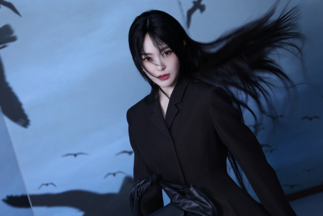 唐嫣最新写真曝光！飞扬黑发冷御“美糖”