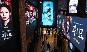 韩国票房：本土片《破墓》观影人次破300万