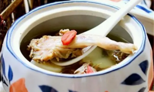 广东鹌鹑煲汤配什么汤料
