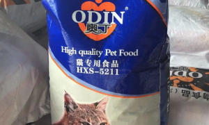 奥丁猫粮外面裹奶粉吗